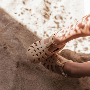 Сандалии пляжные Mrs. Ertha "Light Coconut", сливочный кокос